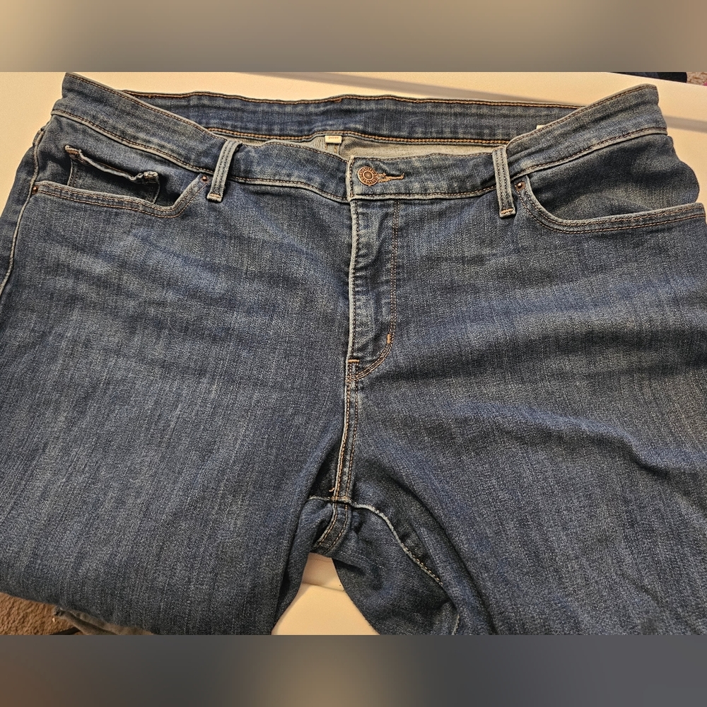 Levi's Capri Jeans - Picture 2 of 6